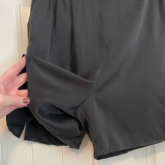 Lunya silk long sleeve and shorts lounge wear set size large - Picture 13 of 13